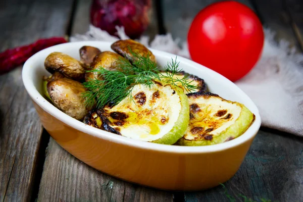 Grill vegetables, mushrooms and zucchini — Stock Photo, Image