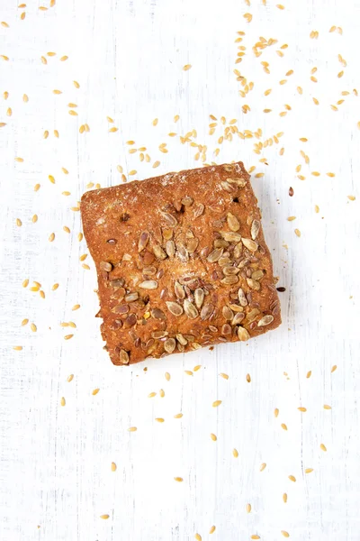 Homemade diet bread with bran and flax seed — Stock Photo, Image