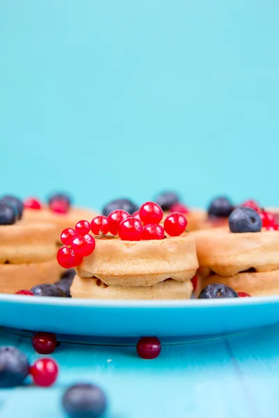 Round waffle with berries — Stock Photo, Image