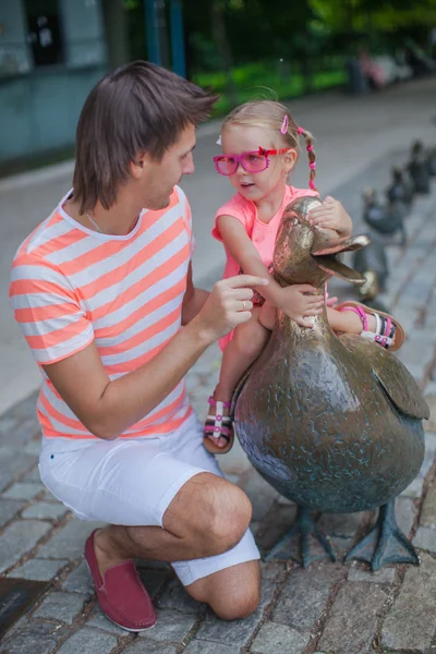 Young happy father with cute daughter in the park have fun — Stock Photo, Image