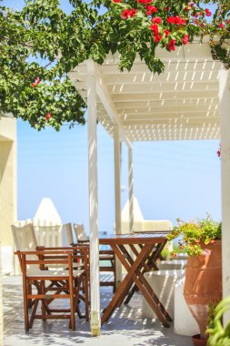 tipik Yunan açık hava kafeleri santorini Adası