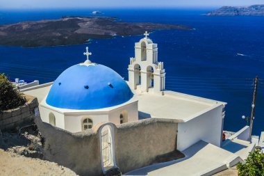 Mavi famouse dome Kilisesi firostefani santorini Adası Yunanistan