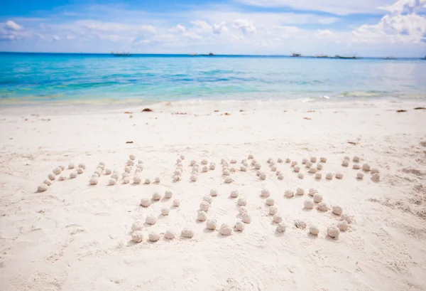 Philippines écrit dans une plage tropicale sablonneuse — Photo