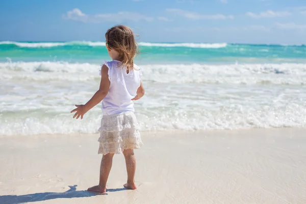 Adorable little girl on exotic white beach at sunny day — Stock Photo, Image