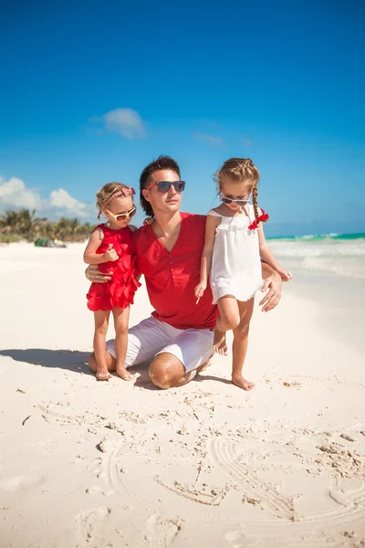 Family beach vacation — Stock Photo, Image