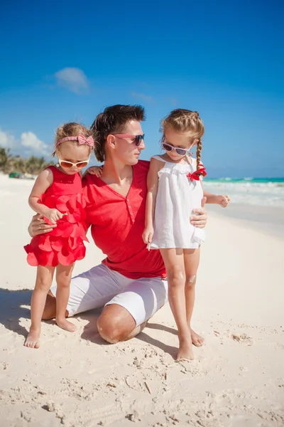 Familjen strandsemester — Stockfoto