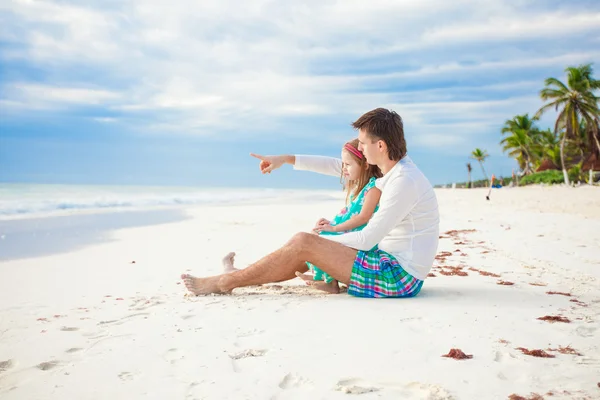 Happy family enjoying time together at the white beach — Stock Photo, Image