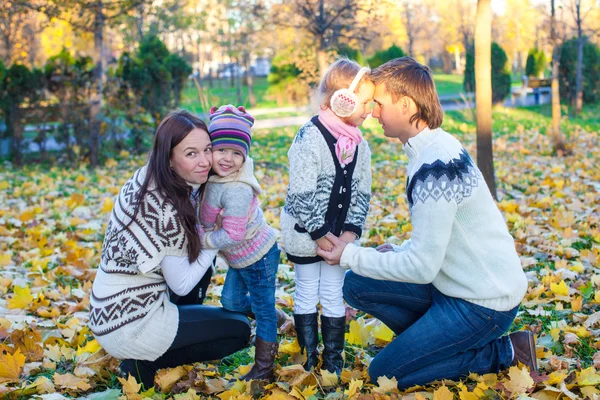 Family autumn vcation — Stock Photo, Image