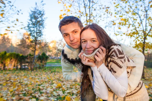 Portrait of Happy couple having fun in autumn park on a sunny fall day — Stock Photo, Image