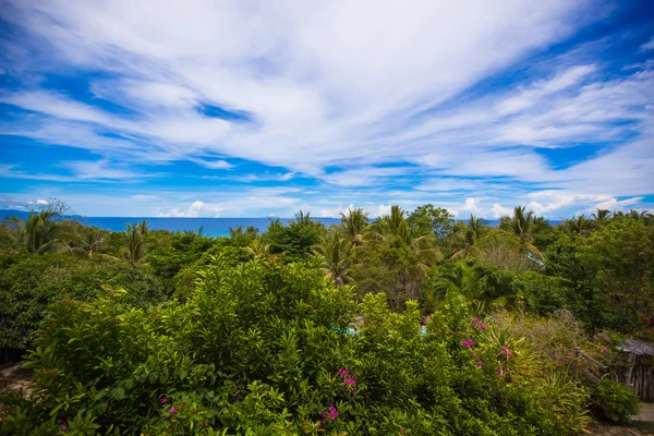 Vistas panorámicas del hermoso cielo y el océano desde el balcón —  Fotos de Stock