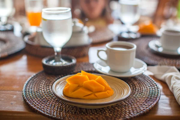 Philippino breakfast with mango and coffee — Stock Photo, Image