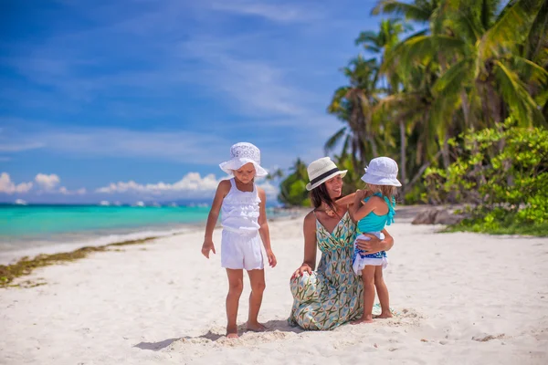 Aile beach tatil — Stok fotoğraf