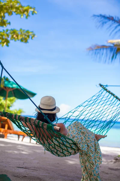 Back view of Young woman enjoying vacation in the hammock — Stock Photo, Image