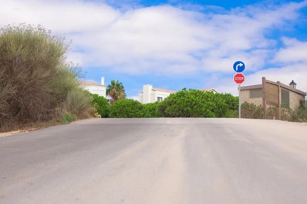 Natursköna landskapet Tom väg med blå himmel — Stockfoto