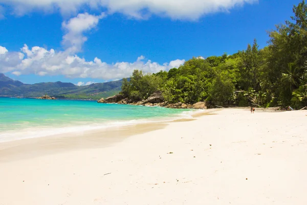 Landscape of beautiful exotic tropical beach at Seychelle island — Stock Photo, Image