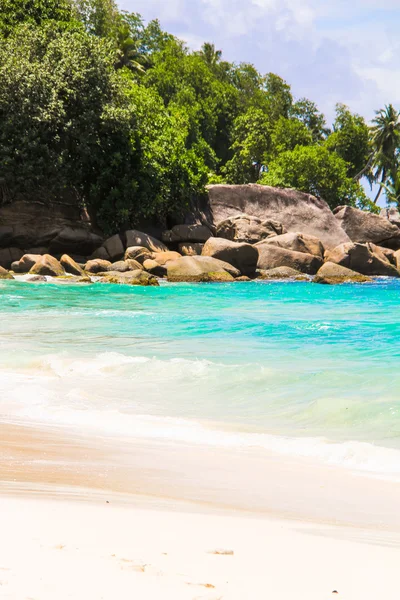 Hermosa playa tropical exótica en Seychelles — Foto de Stock