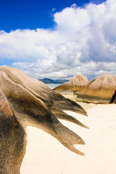 Exotic beach with big stones at Seychelles — Stock Photo, Image