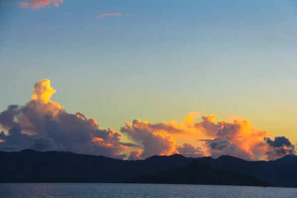 Дивно барвисті sunset на екзотичних острів Сейшельського — стокове фото