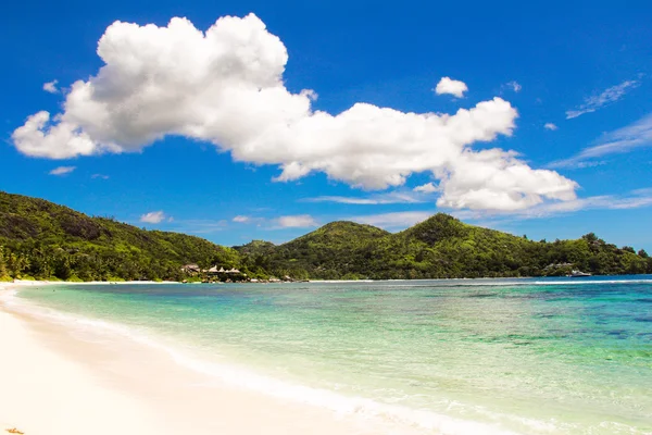 Hermosa laguna exótica de color turquesa en Seychelles —  Fotos de Stock