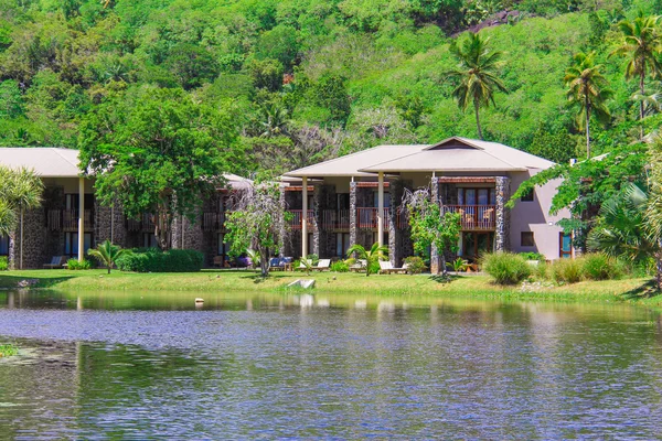Цей екзотичний курорт розташований у тропічних країн seyshelles — стокове фото