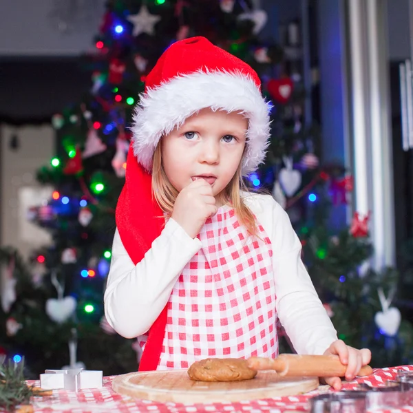 Portrait of little girl with rolling pin baking gingerbread cookies for Christmas — Stock Photo, Image