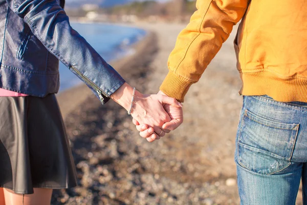 Close-up hands of man and woman over the sea — Stock Photo, Image