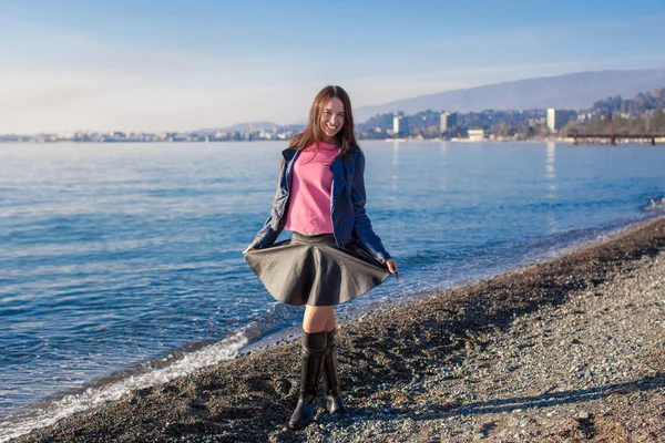 Beautiful young woman walking on the beach in winter sunny day alone — Stock Photo, Image