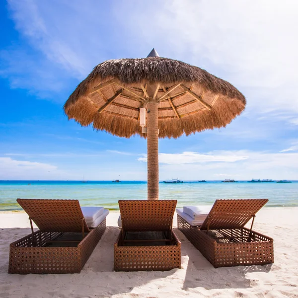 Beach wooden chairs for vacations and summer getaways in Boracay — Stock Photo, Image