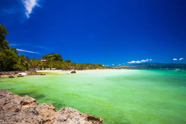 Mükemmel tropikal plaj Boracay turkuaz su ile — Stok fotoğraf