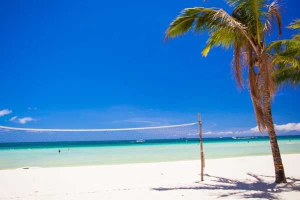 Praia tropical perfeita com água azul-turquesa e areia branca — Fotografia de Stock