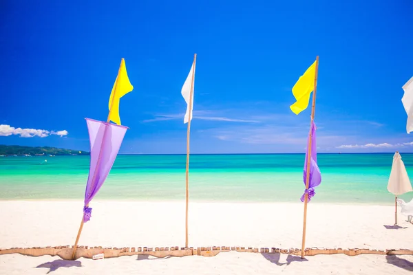 Plage tropicale parfaite avec eau turquoise et plages de sable blanc à Phillipines — Photo