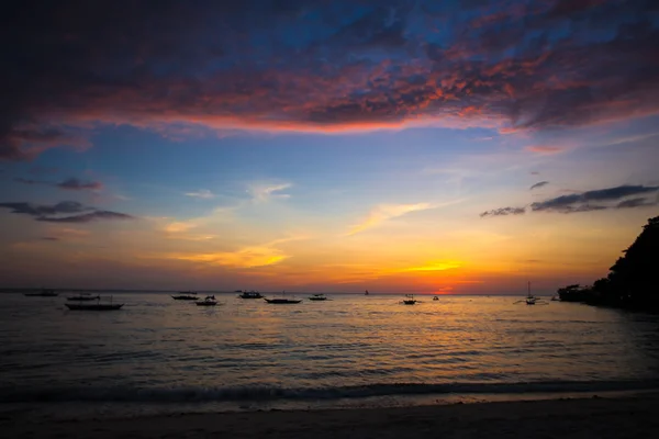 Colorful bright sunset on the island Boracay, Philippines — Stock Photo, Image