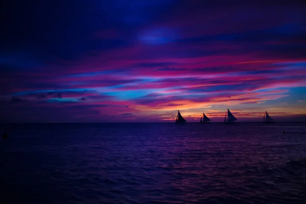 Colorful bright sunset on the island Boracay, Philippines — Stock Photo, Image