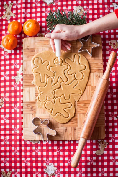 Hands making from dough Christmas gingerbread man — Stock Photo, Image