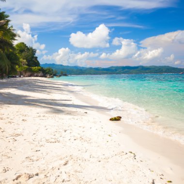 ideal tropikal turkuaz su ve beyaz kum plaj