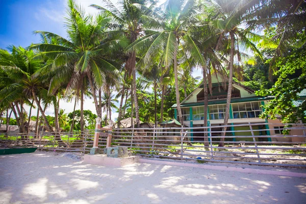 Abandoned and deserted hotel in the jungle on white beach — Stock Photo, Image