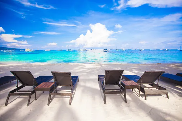 Beach chairs on exotic tropical white sandy beach — Stock Photo, Image