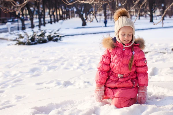 Adorable little girl have fun outdoor on cold winter day — Stock Photo, Image