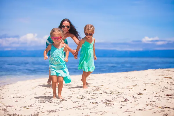 Adorable little girls and young mother have fun on tropical white beach in desert island — Stock Photo, Image