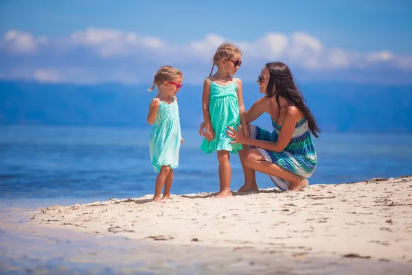 Adorable little girls and young mother have fun on tropical white beach in desert island — Stock Photo, Image