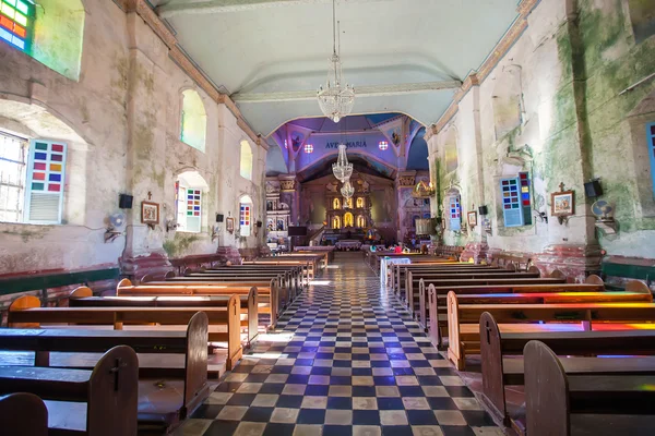 Hermosa Iglesia Católica en un país exótico indoor — Foto de Stock