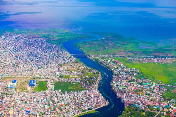 View of the city from a bird 's flight on Manila — стоковое фото