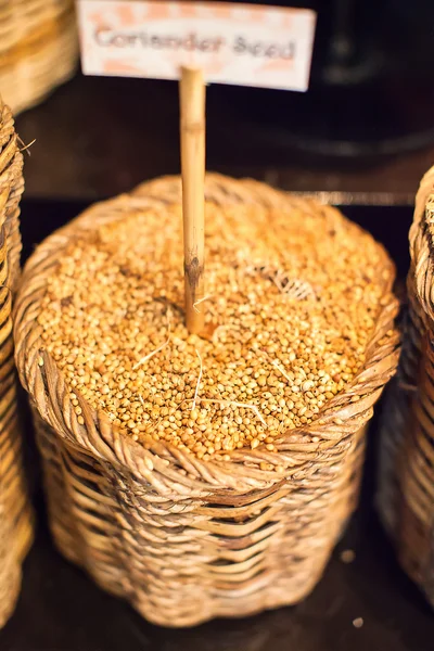 Semillas de cilantro en un saco grande —  Fotos de Stock