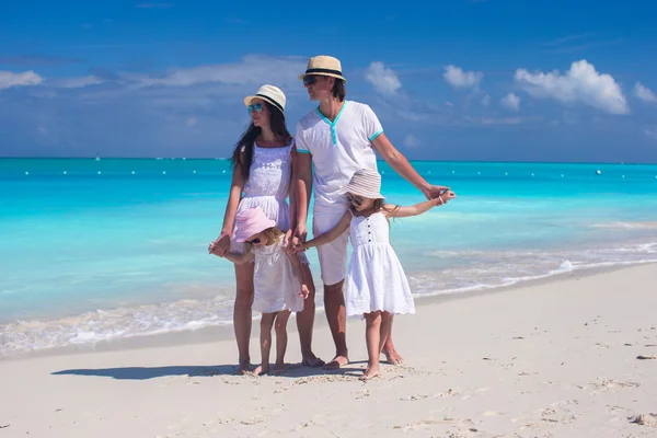 Family of four on caribbean beach summer vacation — Stock Photo, Image