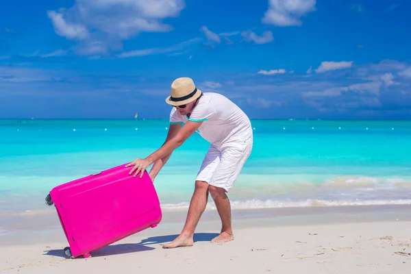Young traveler with his luggage on a tropical beach — Stock Photo, Image