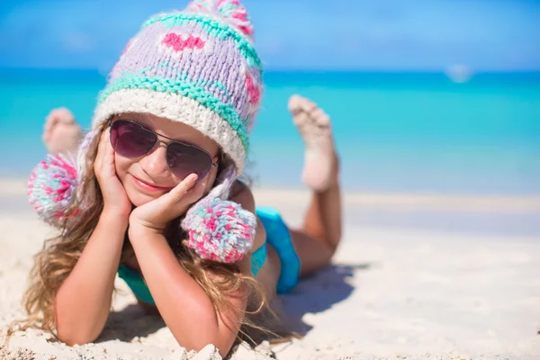 Porträt eines entzückenden kleinen Mädchens im Sommerurlaub — Stockfoto