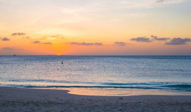 güzel gün batımı içinde Providenciales ve Caicos turks ve caicos