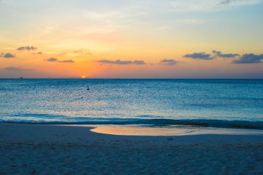 güzel gün batımı içinde Providenciales ve Caicos turks ve caicos