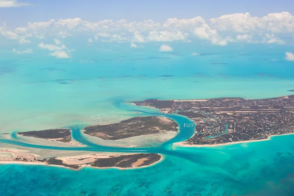 Piękne doskonały widok na egzotyczne wyspy z samolotu — Zdjęcie stockowe