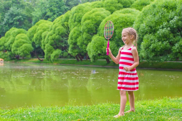 Cute little girl playing badminton on picnic — Stock Photo, Image